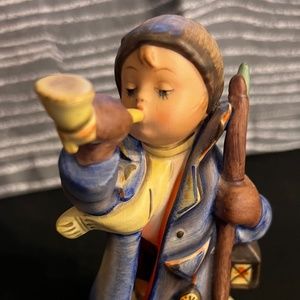 Hummel figurine Boy playing bugle